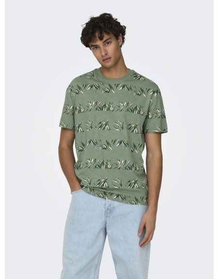 CAMISETA M/C RAYA ANCHA CON HOJAS 22028174 ONSNEWIASON LIFE REG AOP STRIPE SS TEE