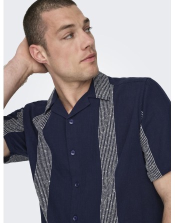 CAMISA M/C REGULAR LINO CON DOS FRANJAS ALOS LADOS 22029108 ONSAVI REG SS BOUCLE STRPE RESORT SHIRT