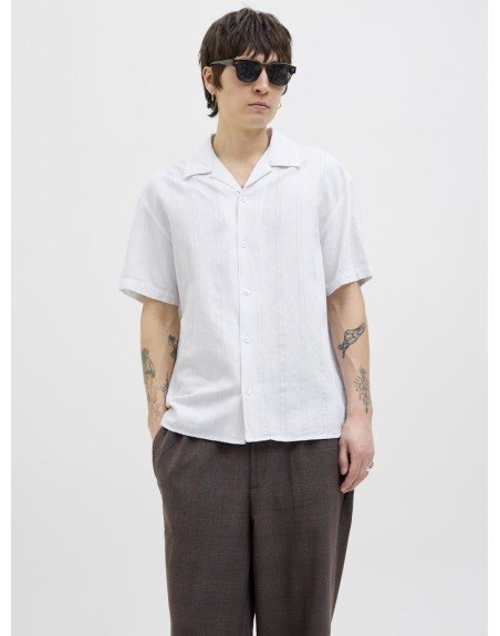 CAMISA M/C ALGODÓN DETALLE RAYAS BORDADAS 12276818 JPRCCMONTANA DOBBY RESORT S/S SHIRT SN